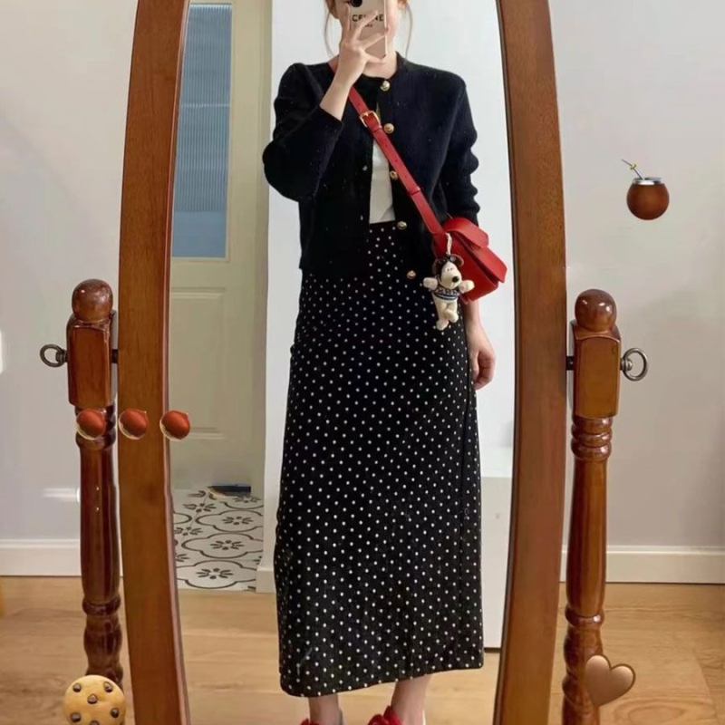 Подплатена миди пола с висока талия, разкроена, точкова шарка