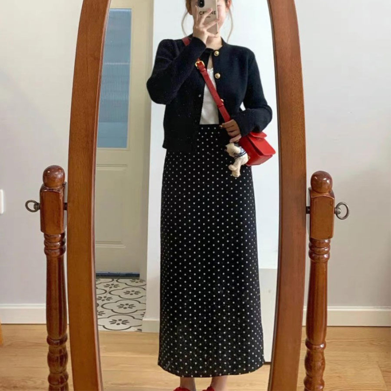 Подплатена миди пола с висока талия, разкроена, точкова шарка