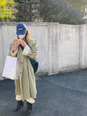 Ženska pamučna jakna srednje duljine s ovratnikom i jednostrukim zatvaranjem, opuštena silueta, dugi rukavi, jesen 2024