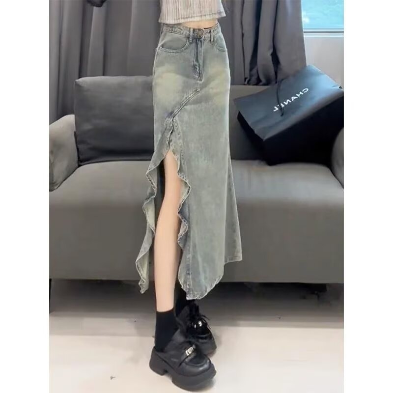 Midi suknja s nepravilnim ribljim repom, visokim strukom, pamuk-denim mješavina, mikroelastičnost, ljeto 2025