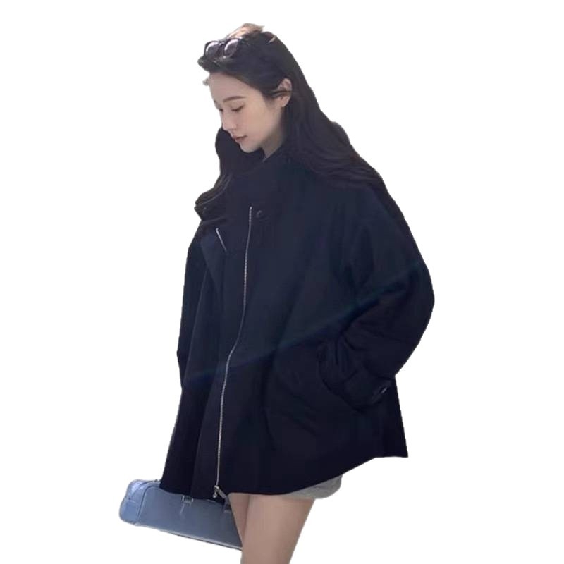 Sieviešu vējjaka ar stāvu apkakli, kolāžas/šķelšanas detaļa, brīvs piegriezums, garas piedurknes, vidējā garums