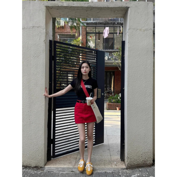 A-linijska mini suknja, chenille tkanina sa spandeksom, proljeće 2025, stil kraljevske sestre