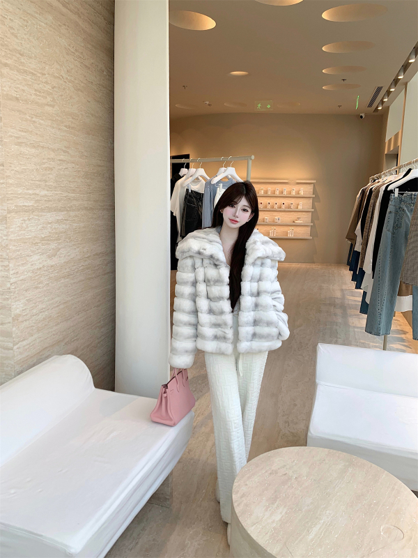 Γούνινο παλτό για γυναίκες, στυλ πριγκίπισσας, με γιακά πόλο, συνθετική γούνα (μίμηση chinchilla), πολυεστέρας (χειμερινή συλλογή 2025)