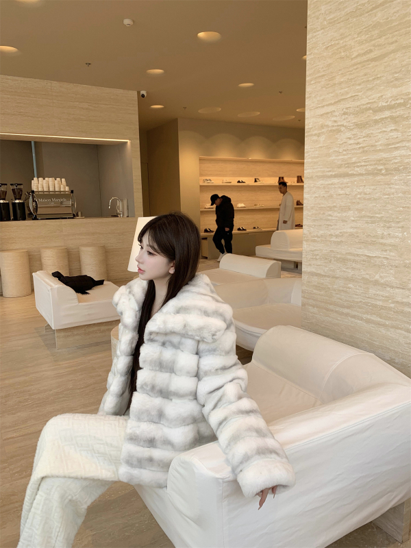 Γούνινο παλτό για γυναίκες, στυλ πριγκίπισσας, με γιακά πόλο, συνθετική γούνα (μίμηση chinchilla), πολυεστέρας (χειμερινή συλλογή 2025)