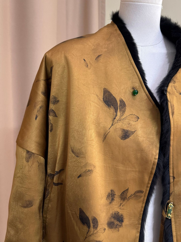 Ženski reverzibilni kaput od krzna zečeva, kineski džakard uzorak, dvostrani.