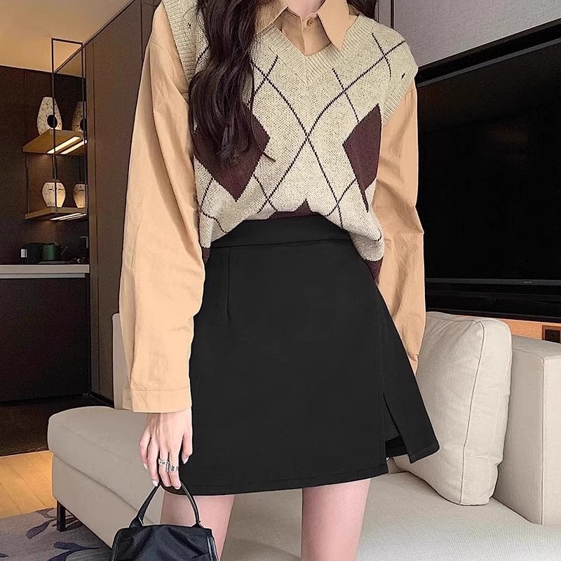 Φούστα Α-γραμμής κοντή με υψηλή μέση και σχισμή, ύφασμα πολυεστέρα, λεπτομέρεια κολλάζ/ραφή