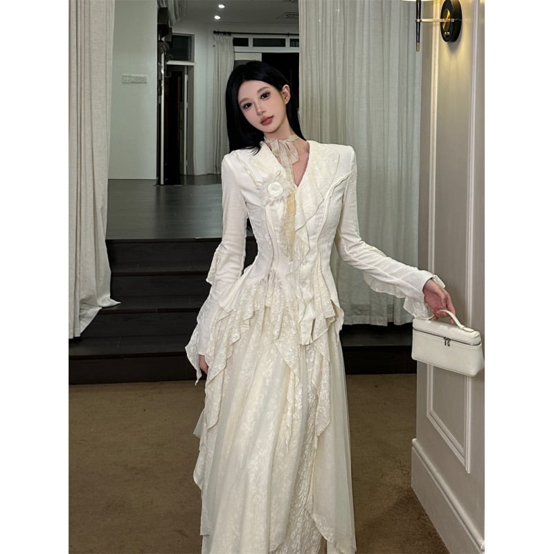 Dvodjelni set: top s dugim rukavima i nesimetrična suknja s corsage; materijal: akril; proljeće 2025; gradski stil