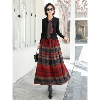 Sieviešu A līnijas svārki ar svītrainu rakstu, garie svārki, pavasaris 2025, galvenā auduma sastāvs vilna 80-90%