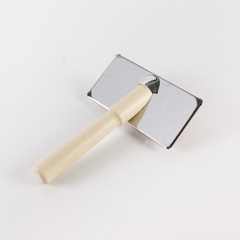 Háziállat fésű fa markolattal macskáknak és kutyáknak – rozsdamentes acél fogak, szőr eltávolítása, összegubózott szálak kifésülése, masszázs