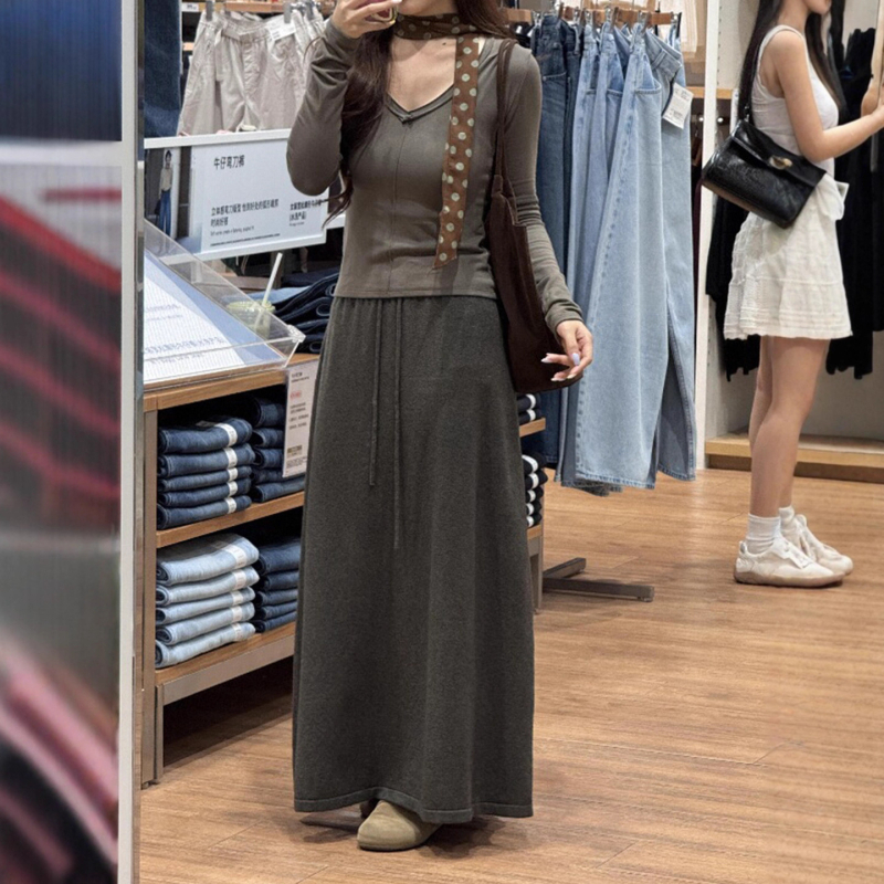 Elegantna A-linijska suknja, srednje duljine, poliester 80–90% glavni materijal, jesen 2025