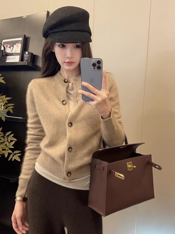 Γυναικεία πλεκτή ζακέτα από μαλλί 95%+, χαλαρή γραμμή, στρογγυλός λαιμός, μακριά μανίκια, κλείσιμο με μια σειρά κουμπιών