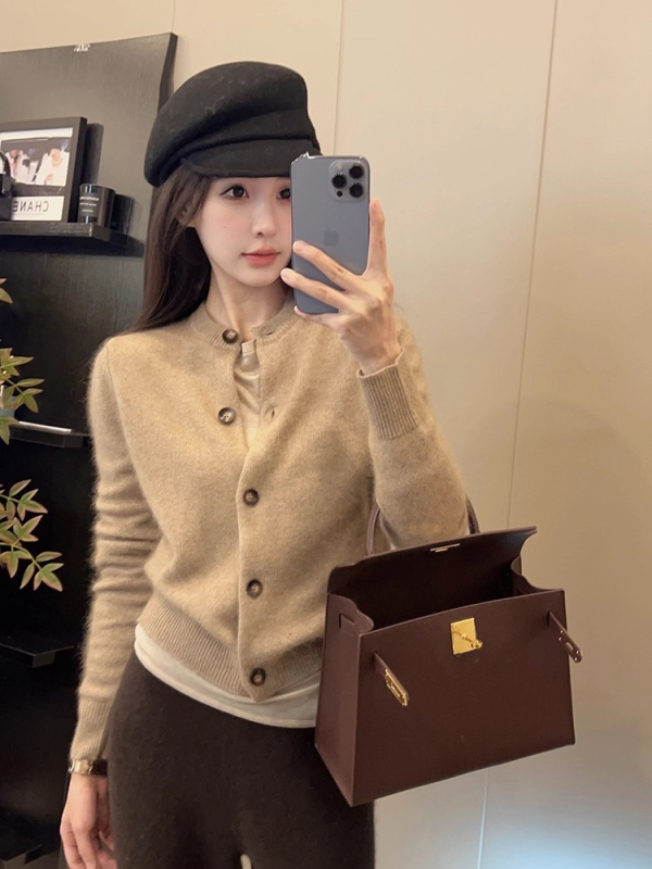 Γυναικεία πλεκτή ζακέτα από μαλλί 95%+, χαλαρή γραμμή, στρογγυλός λαιμός, μακριά μανίκια, κλείσιμο με μια σειρά κουμπιών