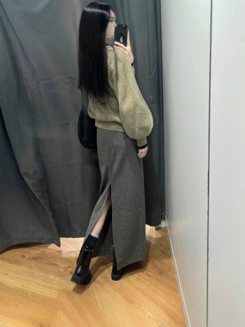 Plus-size Ženska vunena duga suknja sa šlicom, vizualno sužava struk i trbuh, ravni kroj, elegantan gradski stil, jesen 2025