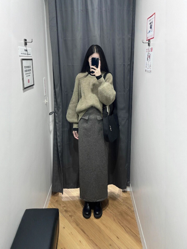 Plus-size Ženska vunena duga suknja sa šlicom, vizualno sužava struk i trbuh, ravni kroj, elegantan gradski stil, jesen 2025
