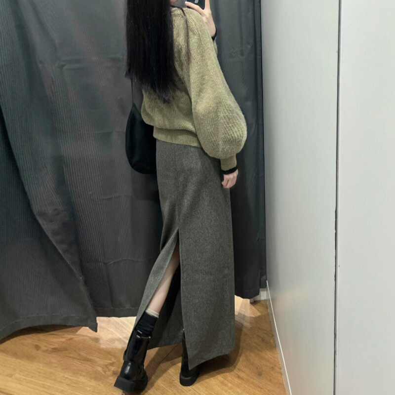 Plus-size Ženska vunena duga suknja sa šlicom, vizualno sužava struk i trbuh, ravni kroj, elegantan gradski stil, jesen 2025