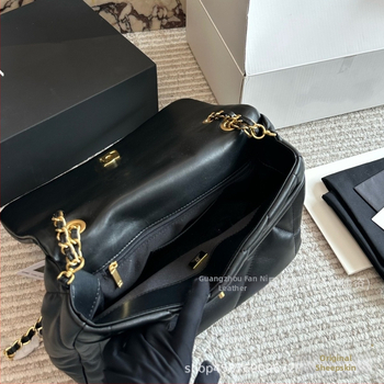 Dámska crossbody taška z pravej kože, diamantové prešívanie, vodorovný štvorcový tvar, uzáver s krytom, polyesterová podšívka