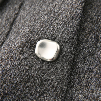 Ženski kratki sako u tweed stilu sa stojećim ovratnikom, jednorazno kopčanje, slobodan kroj, poliester miješan 50–70%, Zima 2025