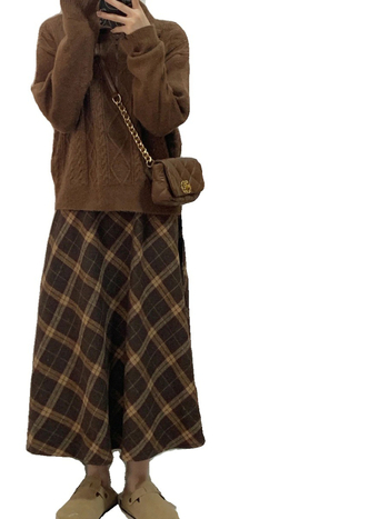 Вълнена пола с каре в А-образен силует, средна дължина, есен 2025
