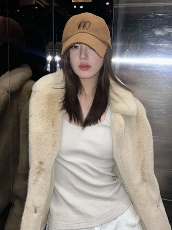 Kožušinová bunda s golierom – dlhé rukávy, polyester, zimné vydanie 2025, minimalistický japonsko-kórejský štýl