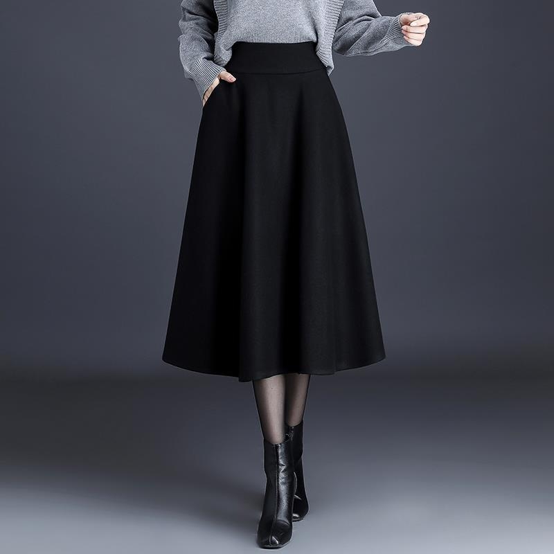 Sukňa A-línie z PVC, stredná dĺžka, elastický materiál, jednoduchý vzor