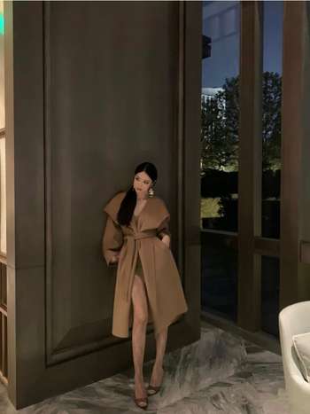 Ženski vuneni kaput s vezanjem sprijeda, dugački kroj, dugi rukavi, 95%+ vuna, elegantan gradski stil