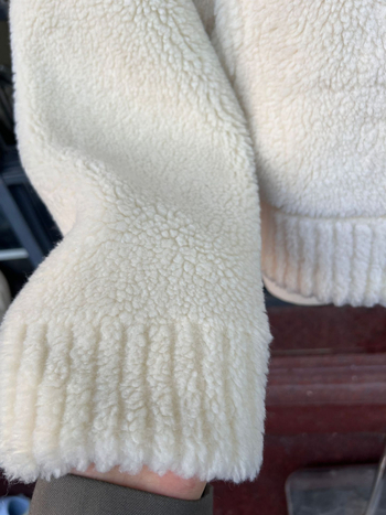 Dámska kabát s kapucňou z ovčej kožušiny – voľný strih, zips, jeseň 2024