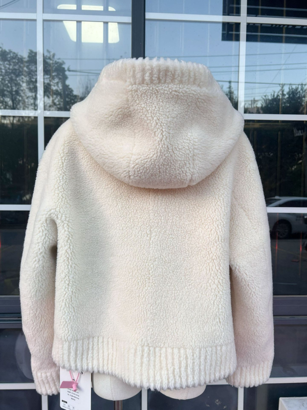 Dámska kabát s kapucňou z ovčej kožušiny – voľný strih, zips, jeseň 2024