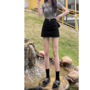 Denimová A-línia sukňa, krátka dĺžka, bavlna 50–70%, jar 2025.