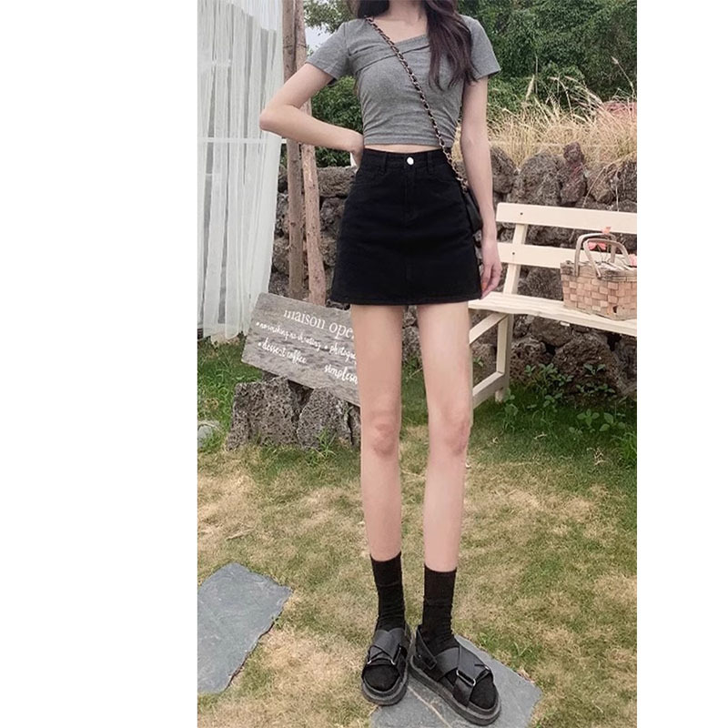 Denimová A-línia sukňa, krátka dĺžka, bavlna 50–70%, jar 2025.