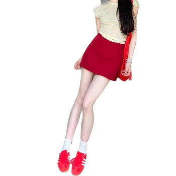 A-linijska suknja, jednofarbni uzorak, bez glačanja, poliester tkanina s 50–70% pamuka, proljeće 2025, uredski stil.