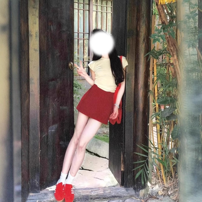 A-linijska suknja, jednofarbni uzorak, bez glačanja, poliester tkanina s 50–70% pamuka, proljeće 2025, uredski stil.