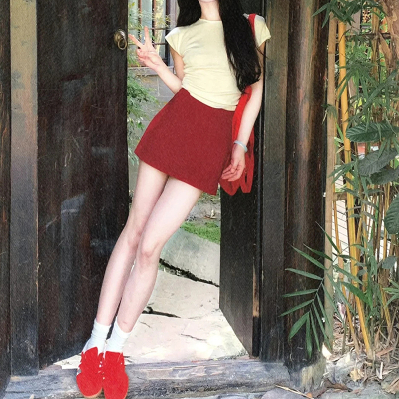 A-linijska suknja, jednofarbni uzorak, bez glačanja, poliester tkanina s 50–70% pamuka, proljeće 2025, uredski stil.