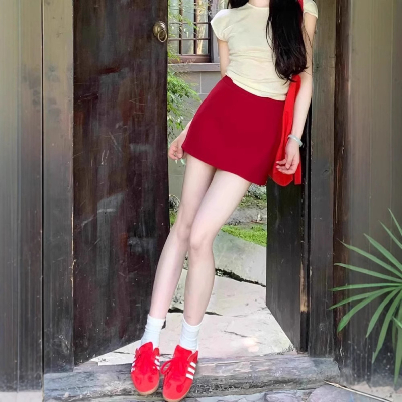 A-linijska suknja, jednofarbni uzorak, bez glačanja, poliester tkanina s 50–70% pamuka, proljeće 2025, uredski stil.