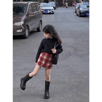 Dievčenská mini sukňa z chenille, štýl Royal Sister, jar 2024, Komplexné spracovanie