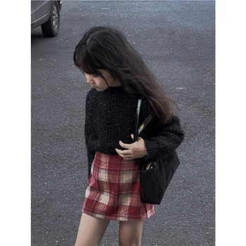 Dievčenská mini sukňa z chenille, štýl Royal Sister, jar 2024, Komplexné spracovanie