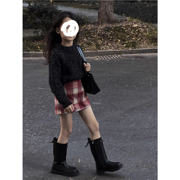 Dievčenská mini sukňa z chenille, štýl Royal Sister, jar 2024, Komplexné spracovanie