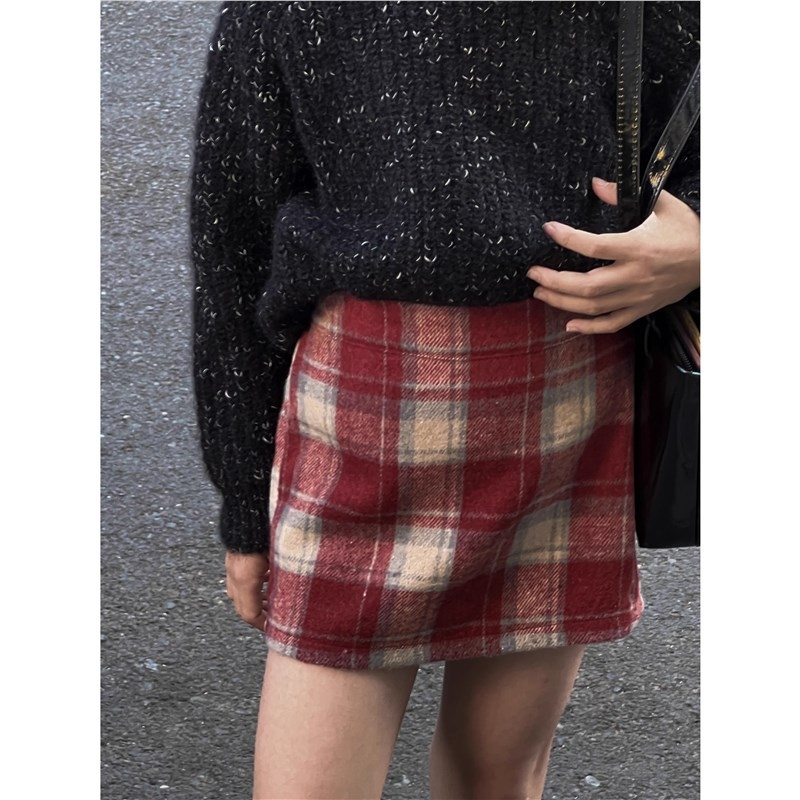 Dievčenská mini sukňa z chenille, štýl Royal Sister, jar 2024, Komplexné spracovanie