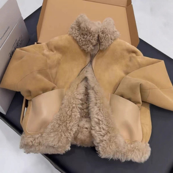 Dámsky kabát so stojacim golierom, panely z umelej kožušiny, zips vpredu, hrubý polyester, zima 2025