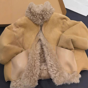 Dámsky kabát so stojacim golierom, panely z umelej kožušiny, zips vpredu, hrubý polyester, zima 2025