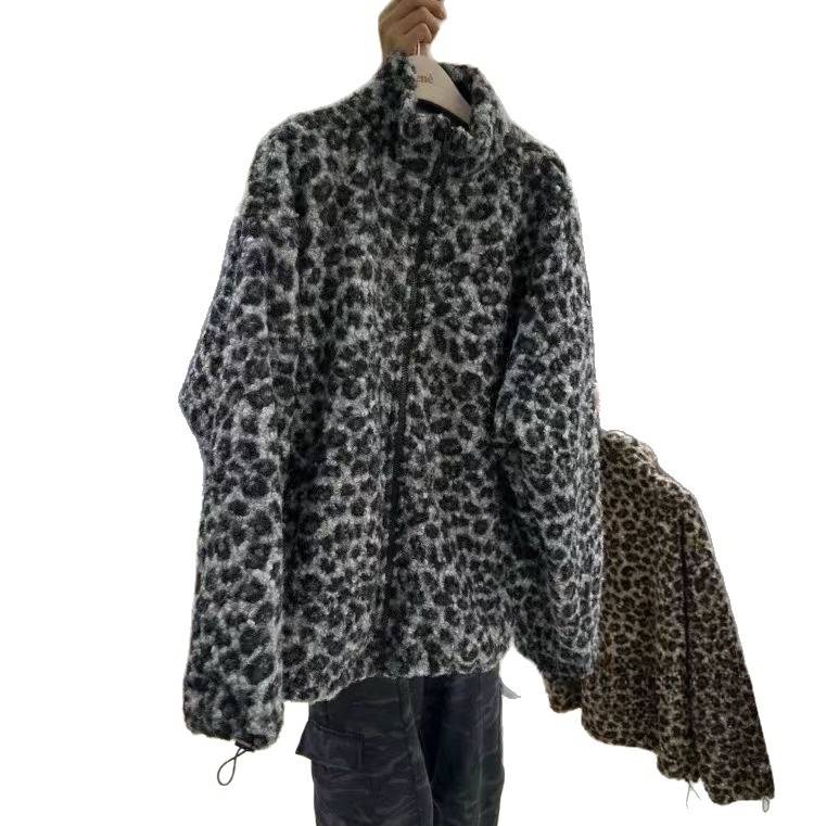 Jakna s leopard printom od flisa s umjetnom ovčjom vunom, širok kroj, stojeći ovratnik i zatvarač