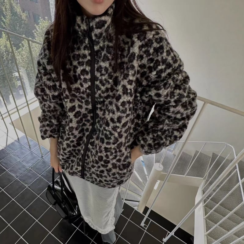 Jakna s leopard printom od flisa s umjetnom ovčjom vunom, širok kroj, stojeći ovratnik i zatvarač