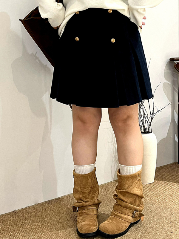 A linijos sijonas, gaivus ir švelnus stilius, vieno atspalvio poliesterio-viskozės mišinys, 70–80% poliesterio, viskozė <30%, mikroelastika, žiemos kolekcija 2025