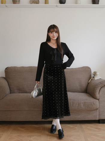 Sijona: aukštos juosmens velūro gėlių raštu, A linijos siluetas, fleece pamušalas