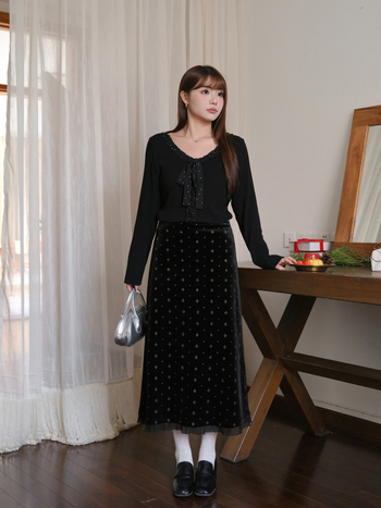 Sijona: aukštos juosmens velūro gėlių raštu, A linijos siluetas, fleece pamušalas