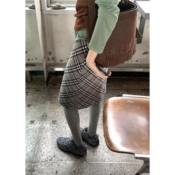 A linijos sijonas iš Chenille, vidutinio ilgio, spandekso kiekis mažiau nei 30%, japonų-korejiečių laisvalaikio stilius, pavasaris 2025