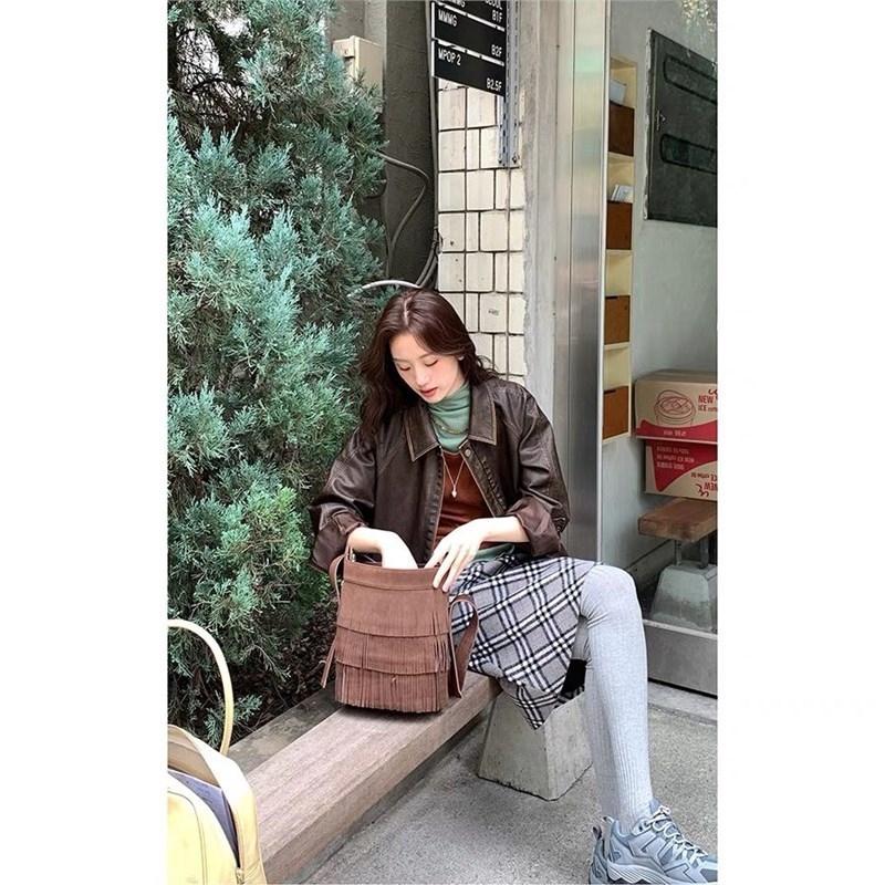 A linijos sijonas iš Chenille, vidutinio ilgio, spandekso kiekis mažiau nei 30%, japonų-korejiečių laisvalaikio stilius, pavasaris 2025