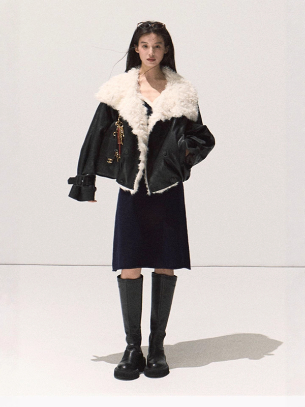 Umelá kožušina vonkajšia časť s vnútornou podšívkou z velúru, krátka bunda, golier s reverom, dlhé rukávy, voľný strih