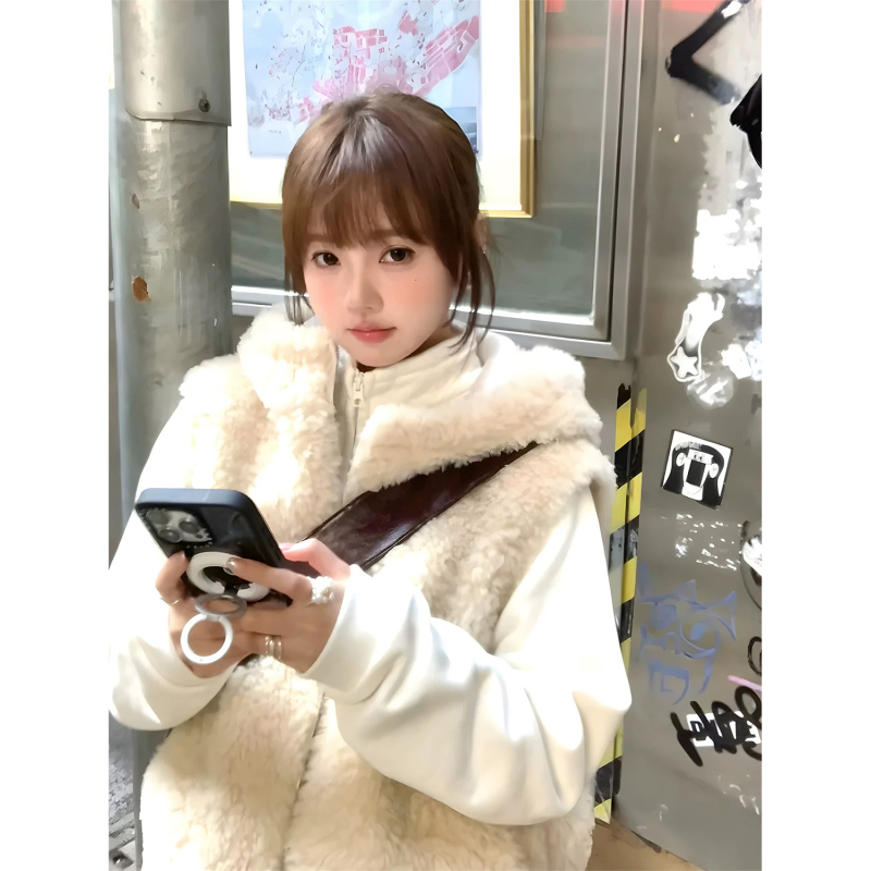 Ženski kapuljačasti prsluk od vune i krzna, bez rukava, casual stil, zima 2025