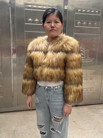 Ženska jakna od umjetnog krzna – okrugli ovratnik, 3/4 rukava, rock stil, proljeće 2025