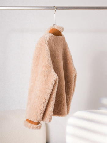 Ženski vuneni kaput srednje duljine, zima 2025, literarno retro stil, bez ovratnika